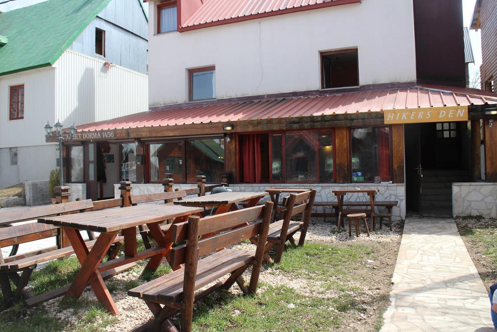 Hostel Hikers Den 자블야크 외부 사진
