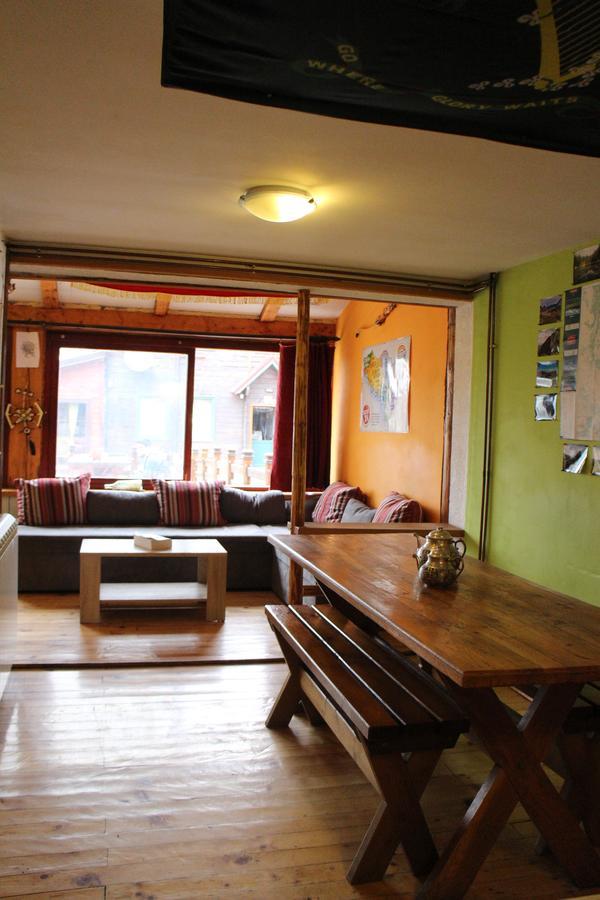 Hostel Hikers Den 자블야크 외부 사진